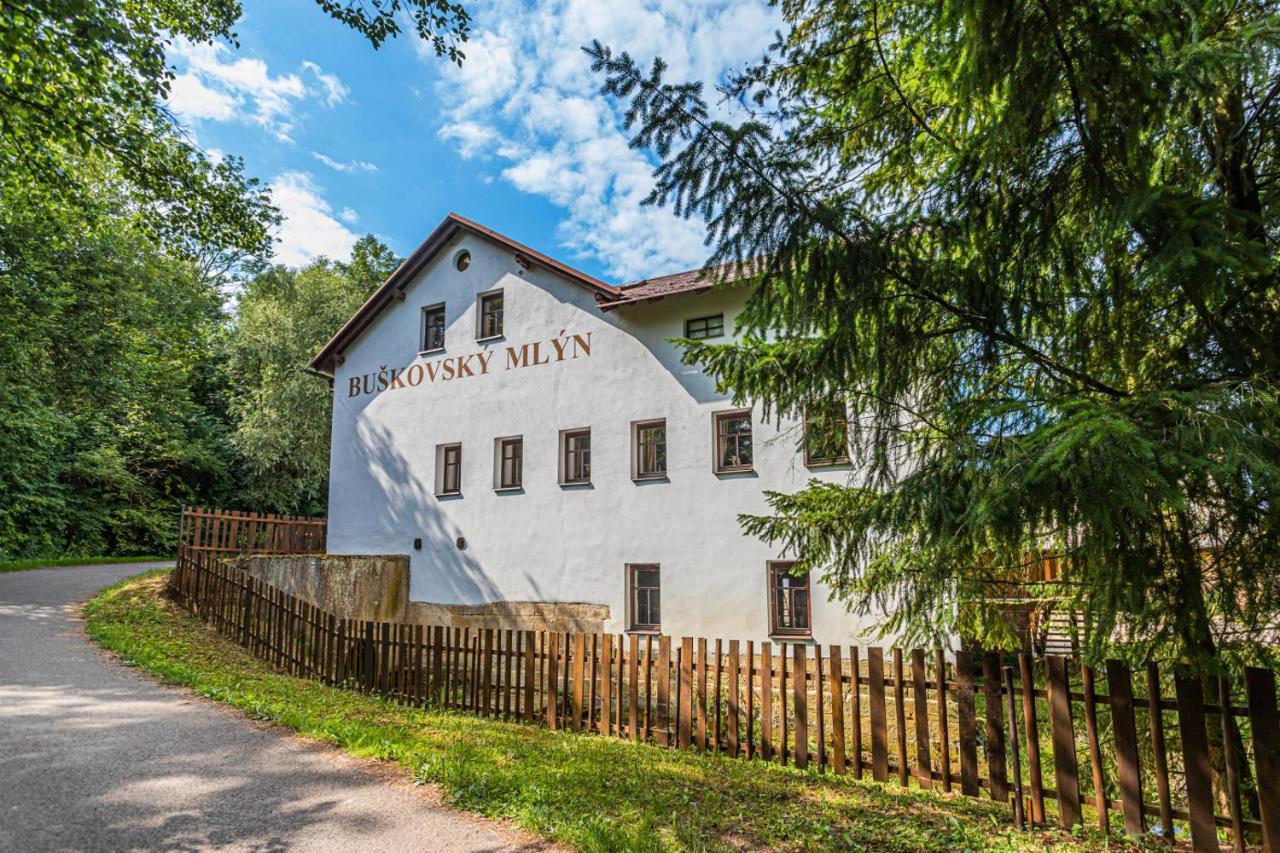 Buskovsky Mlyn 1580 호텔 Dolní Bousov 외부 사진